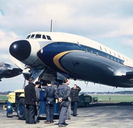 A Lufthansa Super Star: Manufacturer Lockheed called the aircraft Starliner.