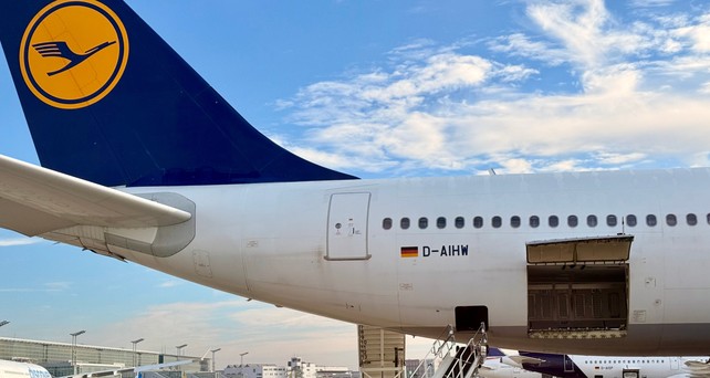 Die D-AIHW von Lufthansa: Der Airbus A340-600 machte die Derière.