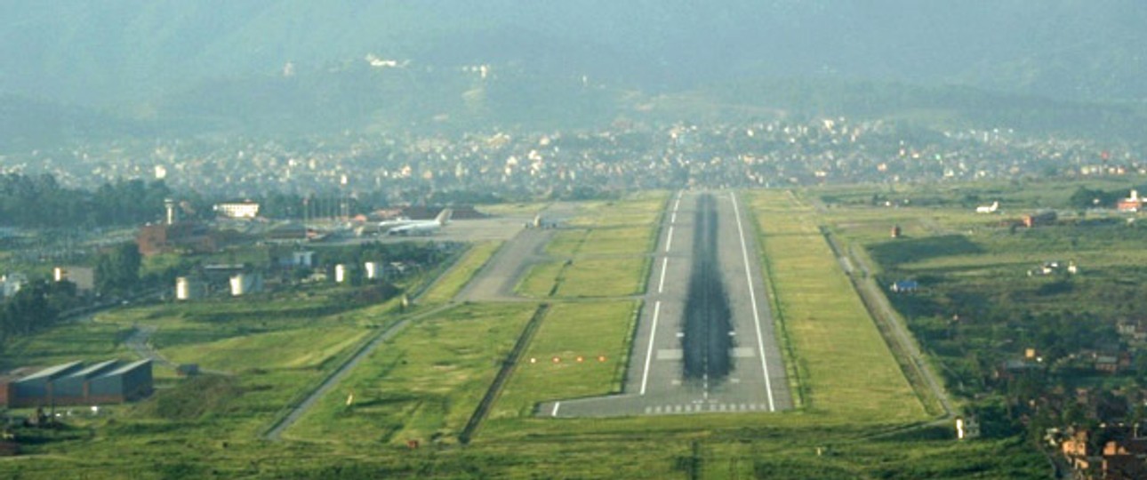 Piste des Tribhuvan International Airport: Miserabler Zustand.