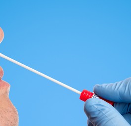 Coronatest: Für Reisen nach China braucht es ihn zwei Mal.