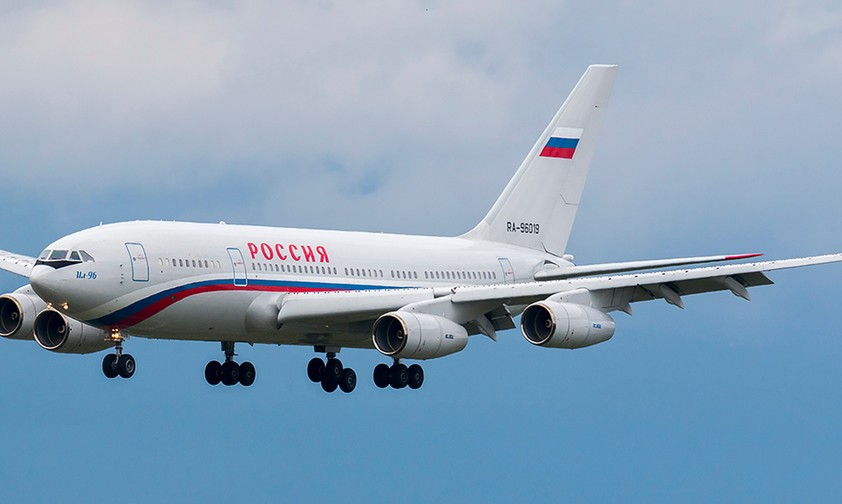Ilyushin Il-96 mit dem Kennzeichen RA-96019: Bekam in Brasilien Probleme.