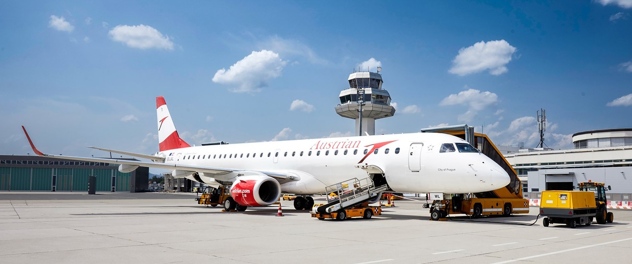 Austrian-Airlines-Jet am Flughafen Klagenfurt: Hoffnung Hamburg-Flüge.