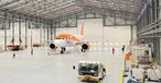 Airbus A320 Neo von Easyjet im Wartungshangar in Berlin: 100 Angestellte warten die Maschinen.