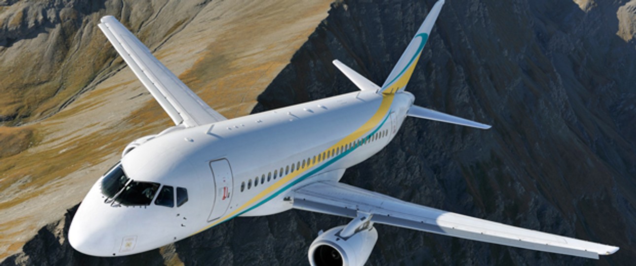 Sukhoi Superjet in den Farben von Comlux: Bestellung bleibt.