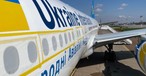 Während der Corona-Krise geparkte Boeing 777-200 von Ukraine International: Die Airline such Einnahmequellen.