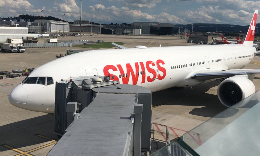 Swiss-Flieger am Gate: Bald sollen beim Einsteigen Kameras die Reisenden zählen.