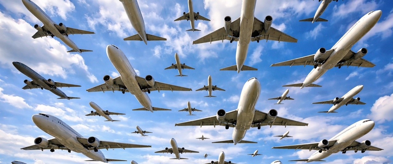 Flugzeuge am Himmel: Auf acht Routen ist ganz schön viel los.