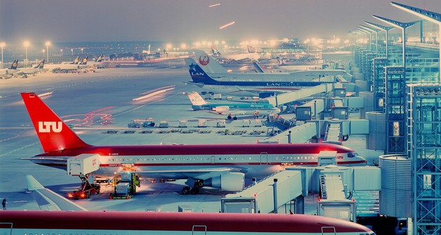 Terminal 2 im Jahr 1999: Beim Start ein hochmodernes Gebäude.