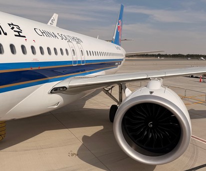 Comac C919, hier ein Exemplar von China Southern: Wie lange müssen Airlines auf das Flugzeug warten?