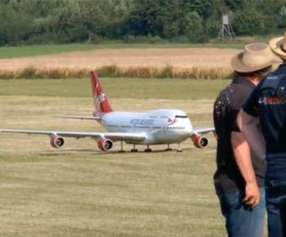 Dieser deutsche Modellflieger hat den Größten