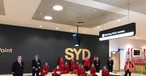 Die Crew der «Spirit of Austria» am Flughafen Sydney - natürlich mit Masken