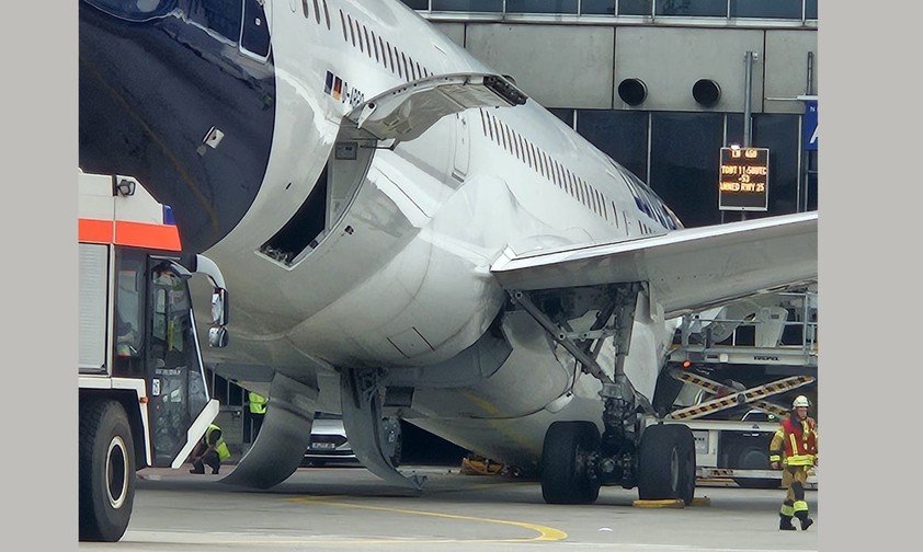 Die D-ABPQ liegt auf der Nase: Die Boeing 787-9 sollte nach Los Angeles fliegen.