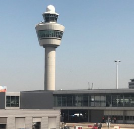 Flughafen Amsterdam: Die Landwirtschaft hat es auf ihn abgesehen.