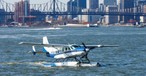 Flugzeug von Tailwind Air: Start und Landung im Hafen von Manhattan.