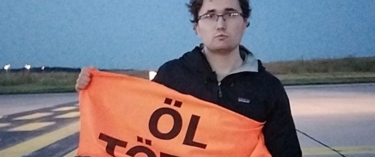 Klimaaktivist: Klebt in Frankfurt