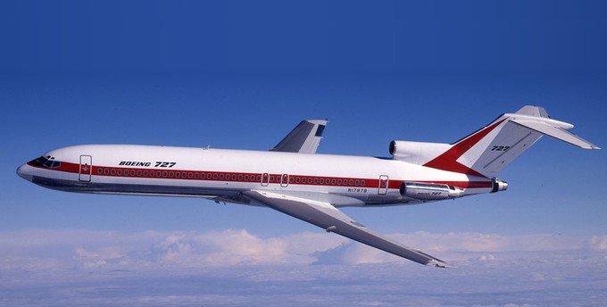 Die Boeing 727: Der dreistrahlige Jet trägt die Triebwerke am Heck, ...