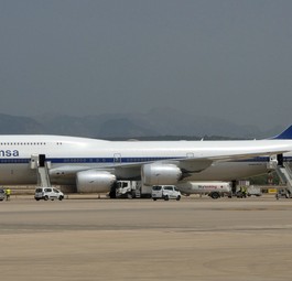 Boeing 747 von Lufthansa in Palma: Die Airline setzt in der Hochsaison mitunter Großraumflieger nach Mallorca ein.