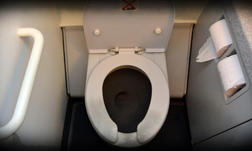 Toilette im Flugzeug: Abwässer werden nach Bedarf abgepumpt.