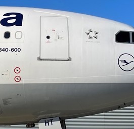 Airbus A340-600 mit dem Kennzeichen D-AIHT: Wieder mit Reisenden unterwegs.