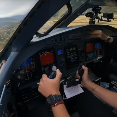 atr 42 600 druk air bhutan cockpit