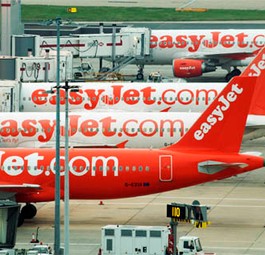 Flieger von Easyjet: Auf vier von ihnen wurden verdächtige Graffitis gefunden.