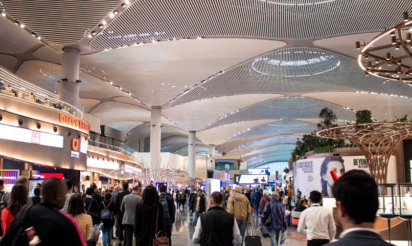 Die große Duty-Free-Zone im Hauptterminal des Istanbul Airport.