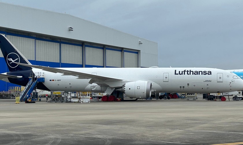 Dreamliner mit der Kennung D-ABPF bei Boeing in South Carolina: Für Lufthansa.