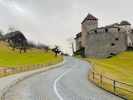 Schloss Vaduz, der Sitz des Staatsoberhauptes von Liechtenstein: Im kleinen Land sind einige Flugzeuge registriert.