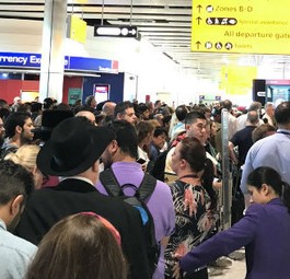 Schlange vor der Sicherheitskontrolle in Heathrow: Es gab einen Feueralarm.