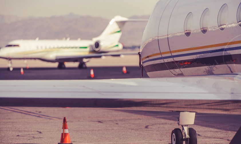 Business Jets an einem Flughafen: 2023 gab es fast 3,6 Millionen Privatjetflüge.