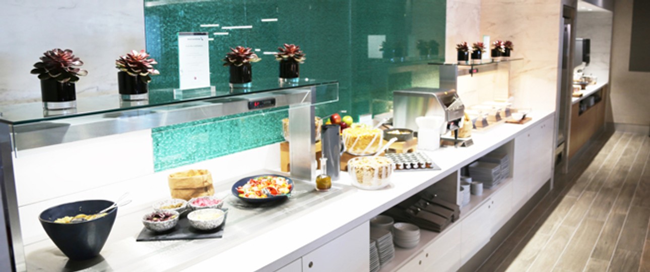 Buffet in der Lounge.