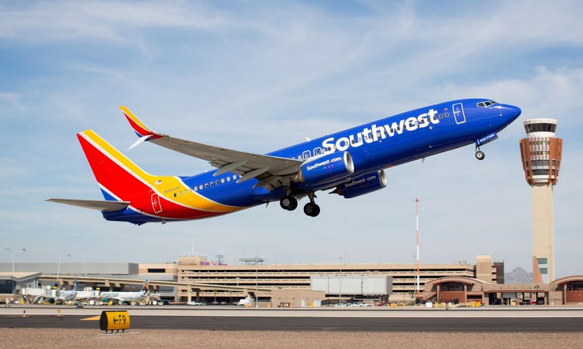 Boeing 737 von Southwest: Ein Flugzeug musste durchstarten, eins startete gerade. 
