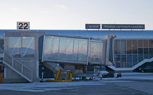 Derzeit verfügt der Flughafen Tromsø über drei Fluggastbrücken. Nach dem Ausbau sollen es sechs sein.