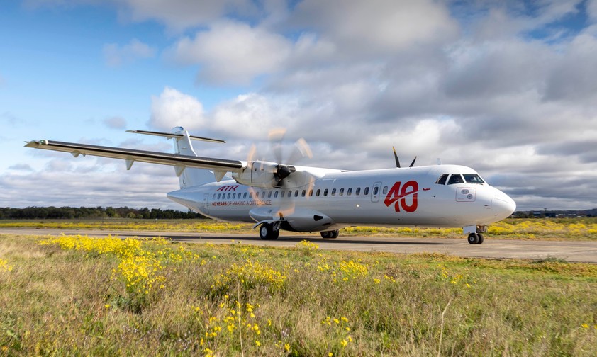 Zum Jubiläum hat ATR einer ATR 72 eine spezielle Lackierung verpasst.