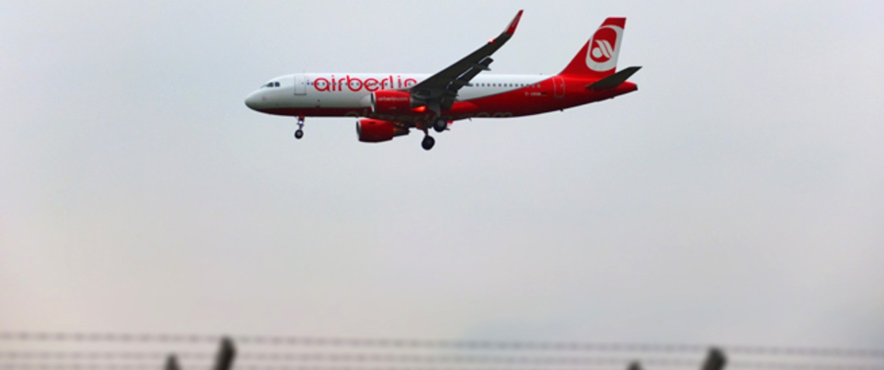 Flugzeug von Air Berlin: Offenbar ist der Geschäftsbetrieb in Gefahr.