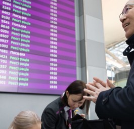 Anzeigetafel und symbolische Flugtickets: Der Airport Boryspil zeigt, dass alles funktioniert.