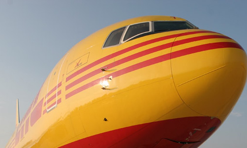<strong>15. November:</strong> DHL bestellt neun Boeing 767-300 BCF. Die zusätzlichen Frachter stellen den bislang größten Einzelauftrag des Logistikkonzerns für das Umbaufrachtermodell dar.