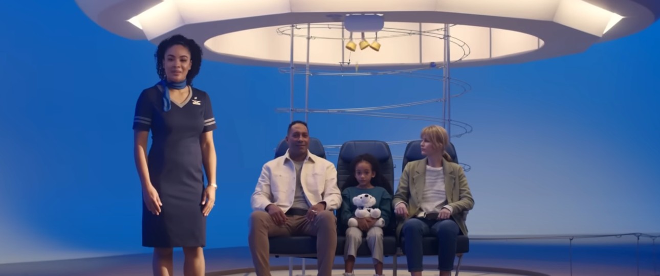 Flugbegleiterin von United Airlines: Das problematische Kleid ist an den schultern zu eng geschnitten.