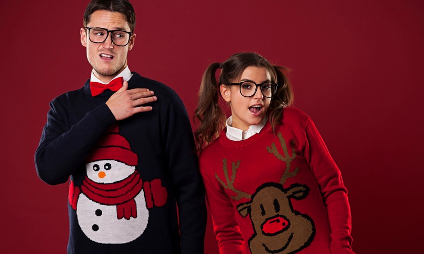 Weihnachtspullover: Wer einen trägt, darf demnächst gratis zuerst an Bord.