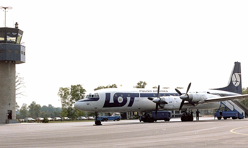 Ilyushin Il-18 von Lot in Münster/Osnabrück: Der viermotorige Flieger wurde schon in den 1980er-Jahren auf Charterflügen in die Bundesrepublik eingesetzt.