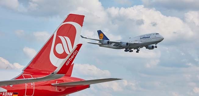 Flieger von Air Berlin und Lufthansa: Die große Fluglinie glaubt durch das Aus der Kleinen um 40 Jets wachsen zu können.