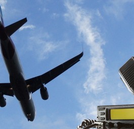 Flugzeug und private Funkstation: Keine gute Kombination.