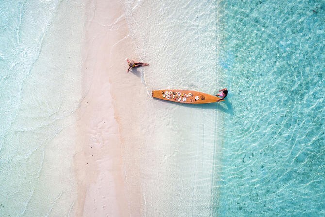 Floating Breakfast auf dem SUP in Bawah Reserve
