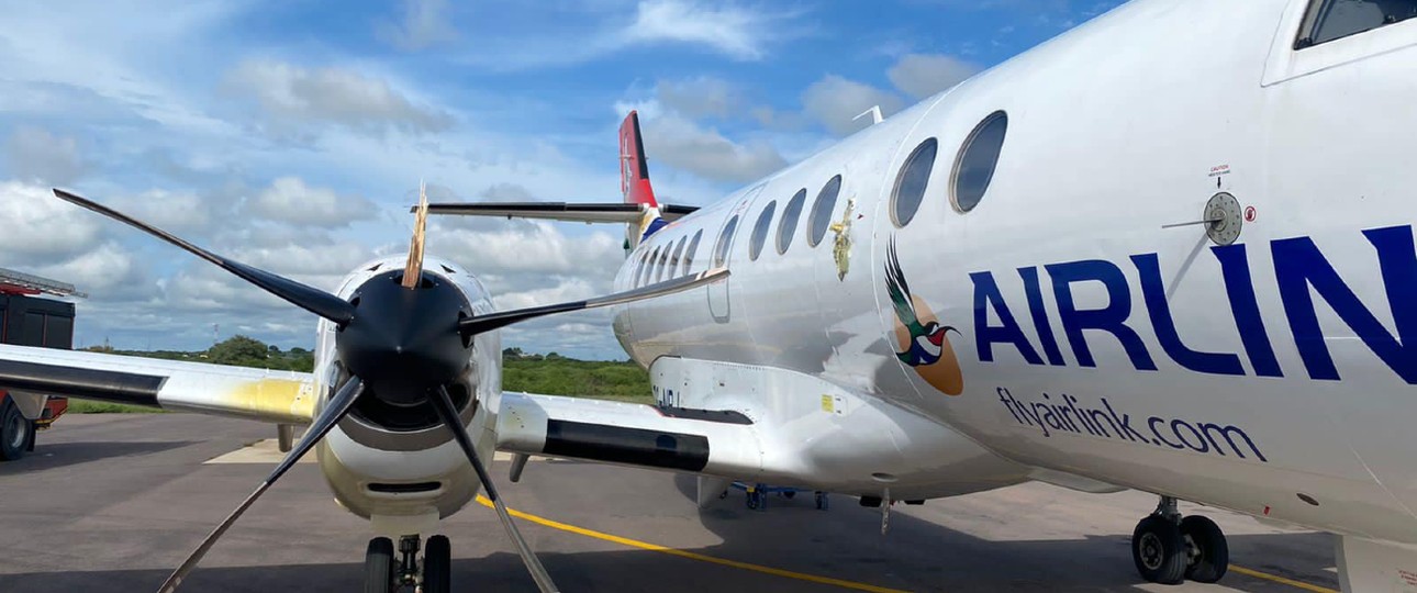 Die beschädigteBAE Jetstream 41 von Airlink: Am Propeller ist infolge eines Vogelschlages das obere Blatt abgebrochen.