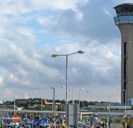 Der britische «Independent» veröffentlichte ein Ranking der größten internationalen Hubs. Demnach fertigen die fünf Londoner Flughäfen jährlich am meisten Passagiere ab. Luton,...