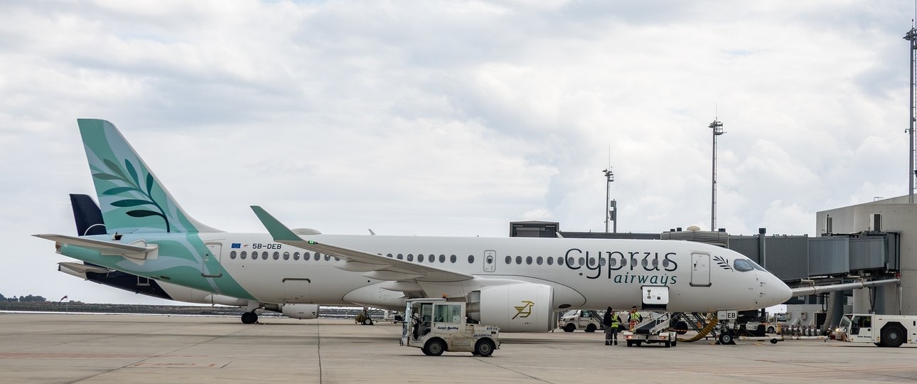Airbus A220 von Cyprus Airways auf Zypern:  Die Airline musste drei Monate auf einen Flieger verzichten.