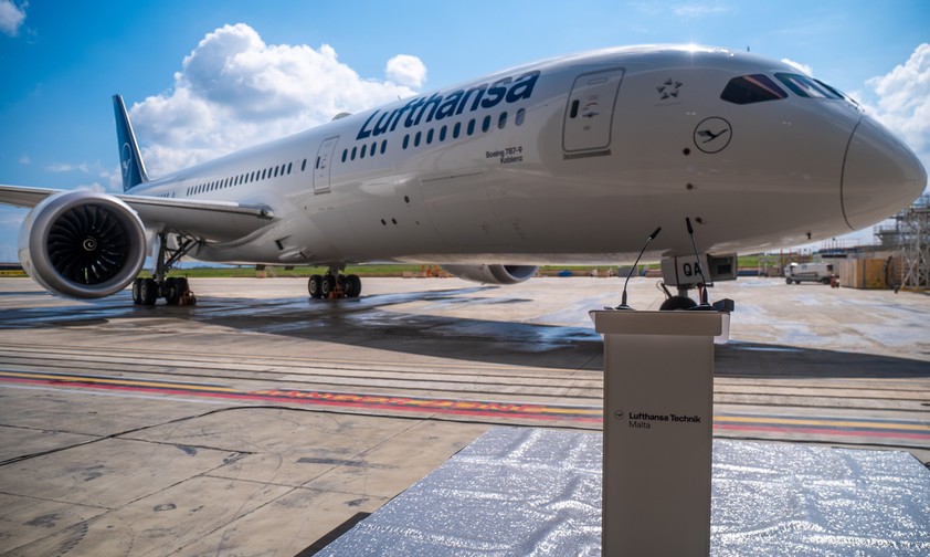 boeing 787 lufthansa d abqa 01