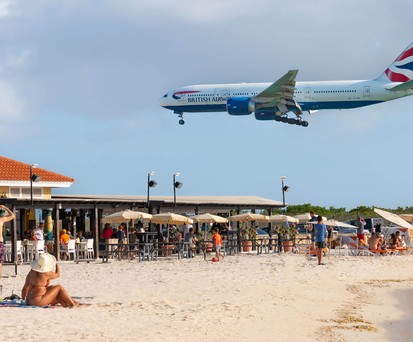 Boeing 777 von British Airways bei der Landung in der Karibik: Ein Streit ging blutig aus.