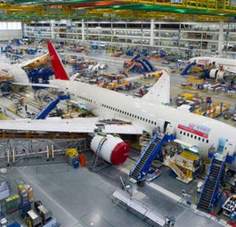 Dreamliner von Hainan Airlines in der Fabrikhalle: Boeing gibt Gas.
