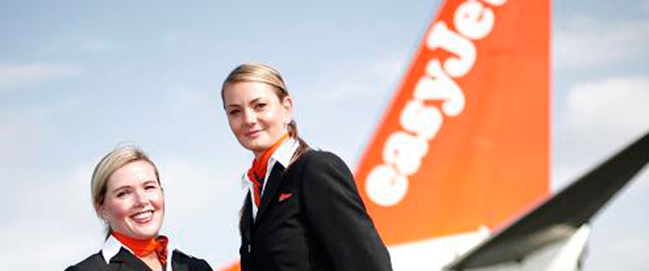 Easyjet-Flugbegleiterinnen: Die Airline will eine neue Lizenz beantragen.